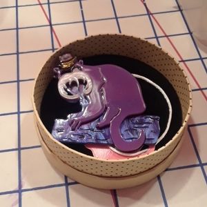 Erstwilder collector pin